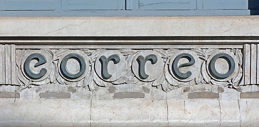 Storefront sign: Correo Oficinas