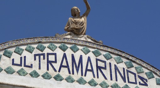 Storefront sign: Ultramarinos